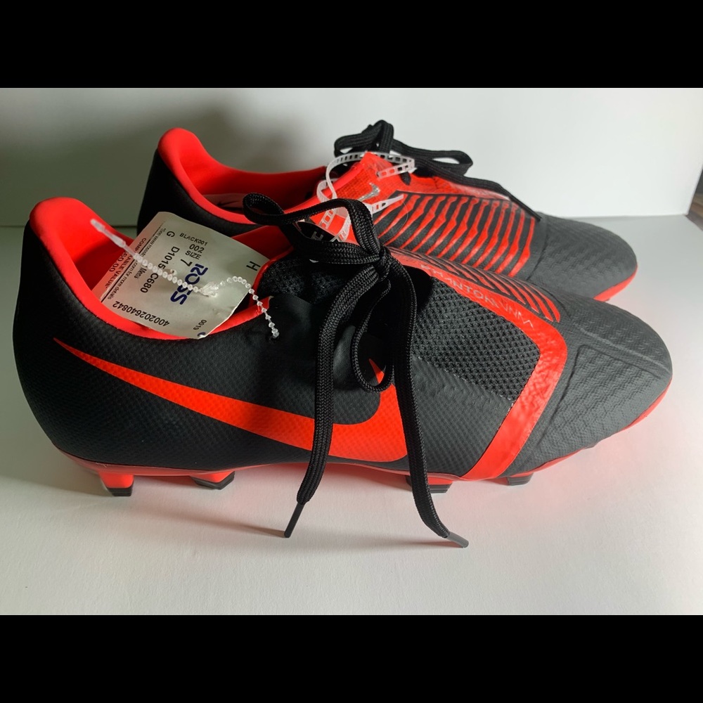 Nike Phantom VNM Soccer Cleats Size 7 Youth